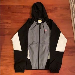 NIKE SPORTSWEAR HERITAGE WINDRUNNER JACKET